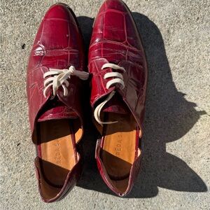 Freda Salvador wit D’orsay Oxford Red Embossed Croc